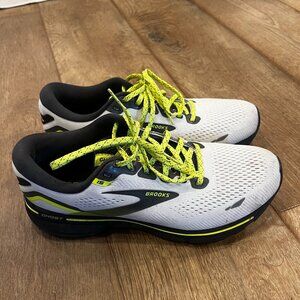 WORN ONCE | Brooks Ghost Reflective 15 (W 9.5/M 7.5)